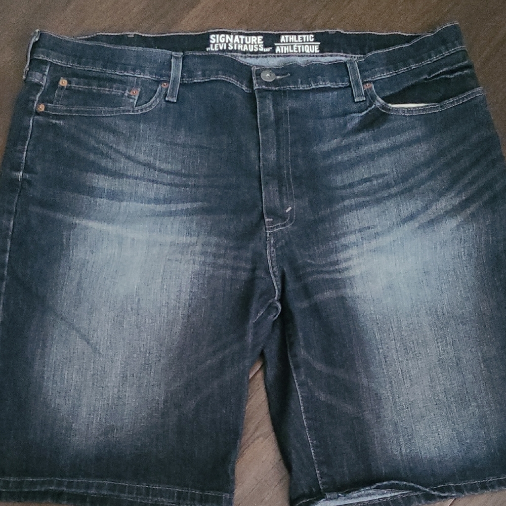Levi's Men's Dark Blue Washed Denim Shorts Size 42 NEW